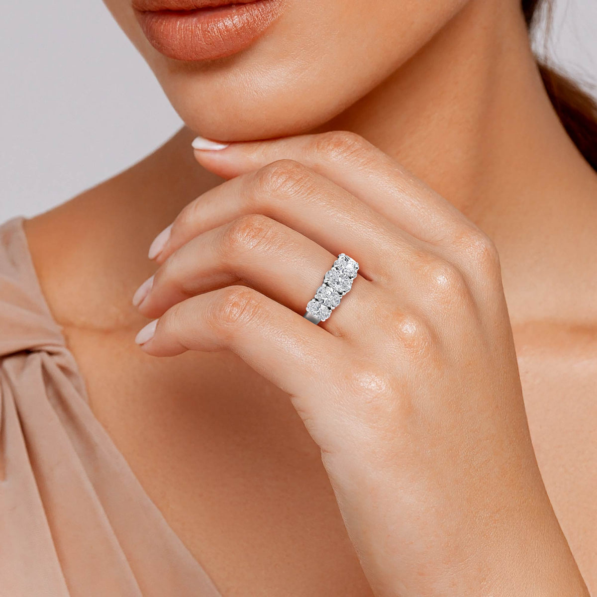 Oval LG Diamond Ring in Yellow Gold - Binson Diamonds Antwerp