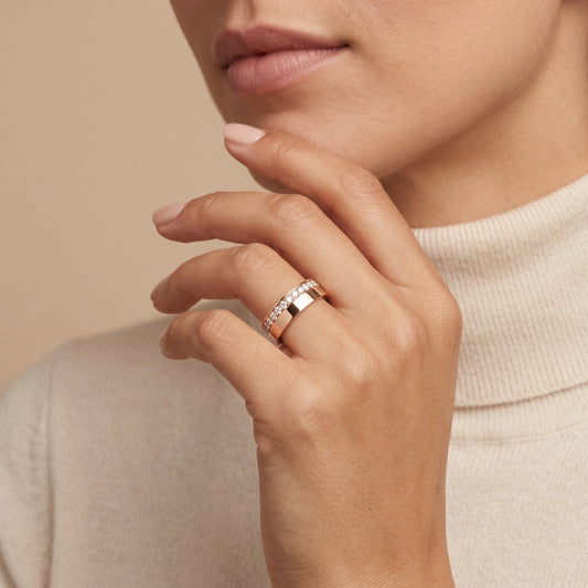 Round LG Diamond Ring